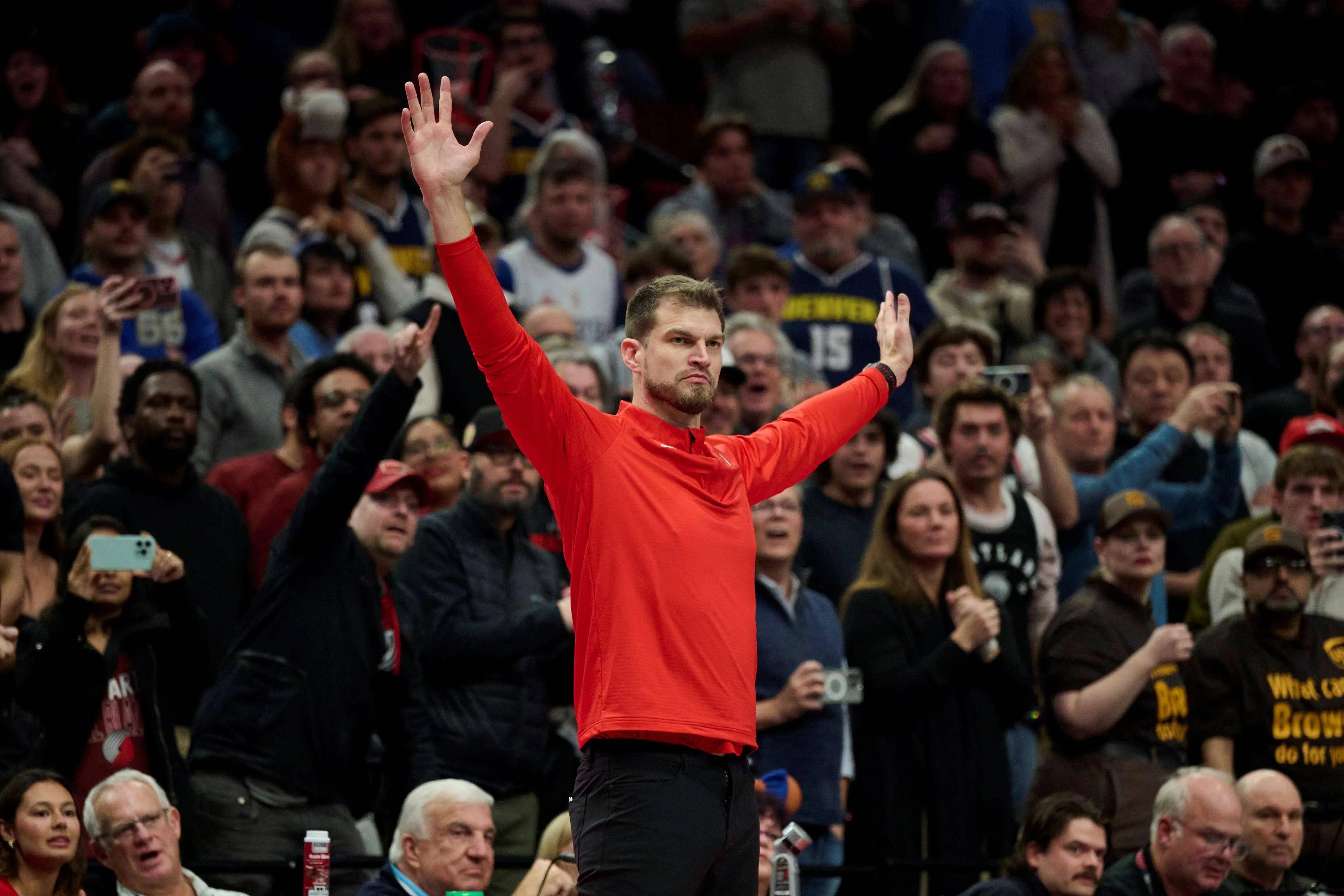 九游体育官网入口-俄克拉荷马雷霆训练开放日；清晨再遭质疑引欢呼；NBA总决赛在即；球队文化再被提及的简单介绍